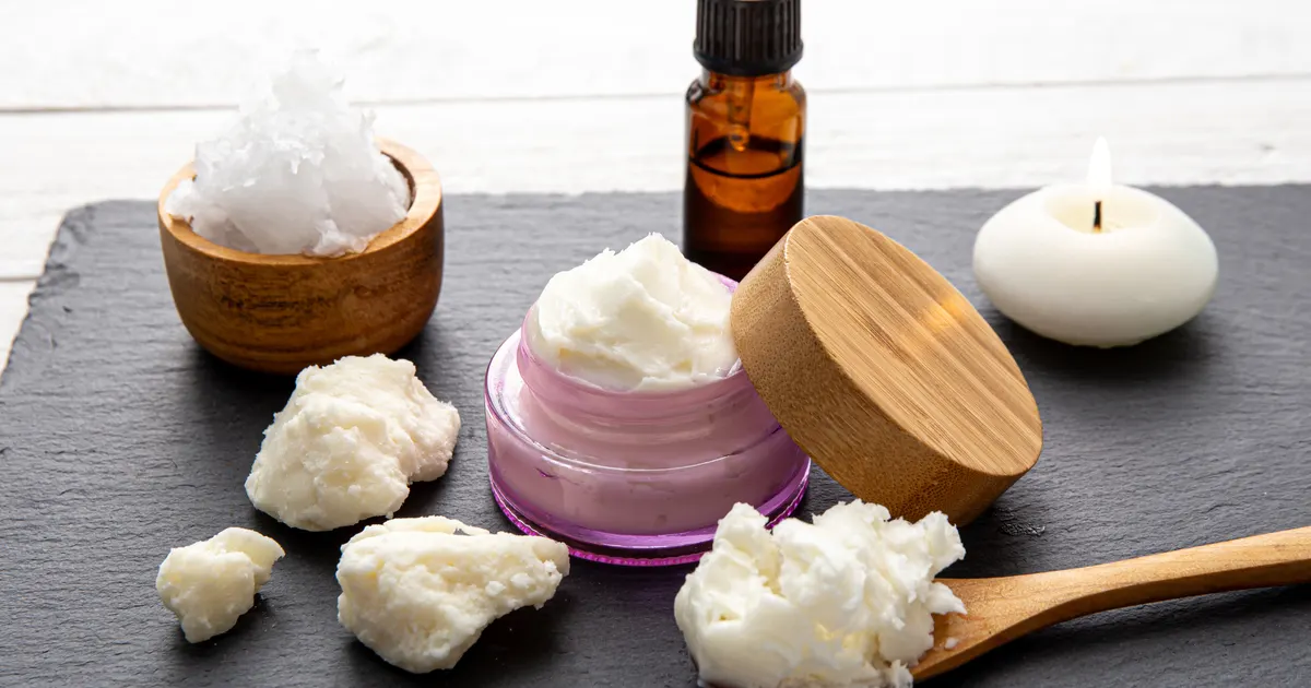 Hemmagjord body butter vispas till en fluffig kräm